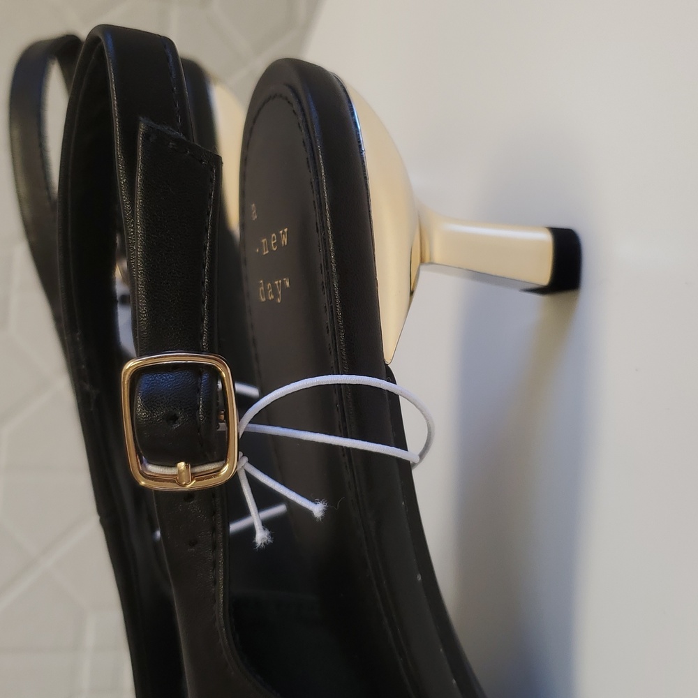 A New Day Black Slingback Pointed Kitten Heel Pumps with Gold Accent Heel 9.5 - Picture 5 of 9